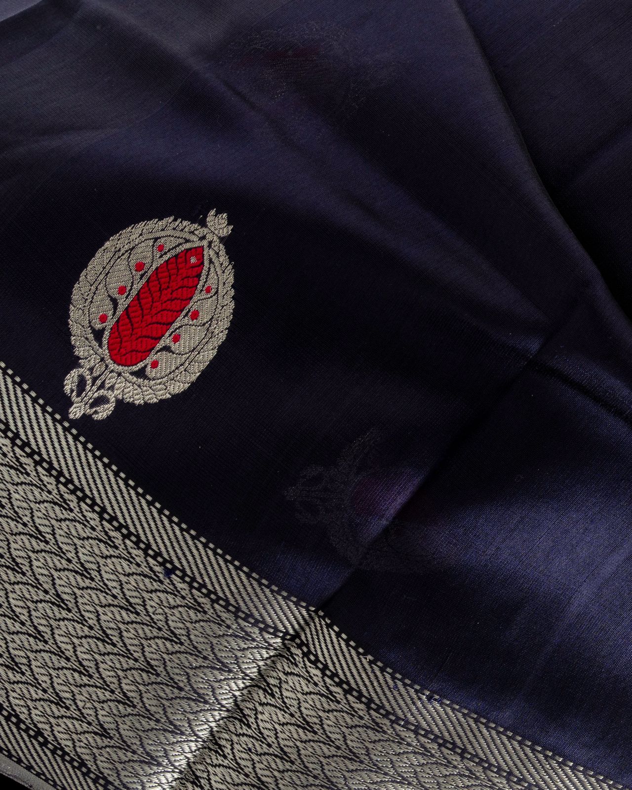 Komal Vihang' Red Pure Katan Silk Banarasi Handloom Saree