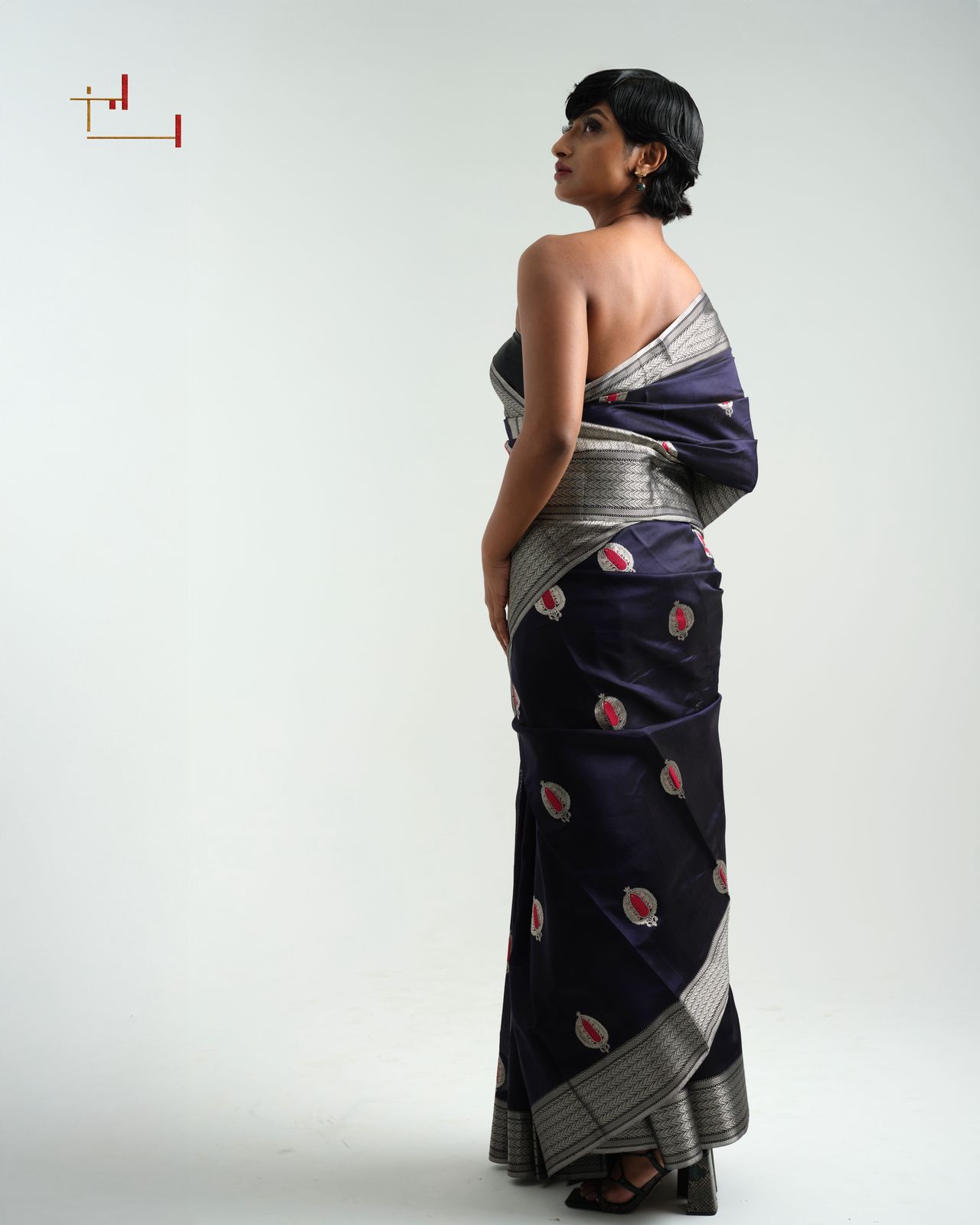 Komal Vihang' Off-White Pure Katan Silk Banarasi Handloom Saree